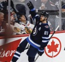 Jets top line feasts on Blackhawks
