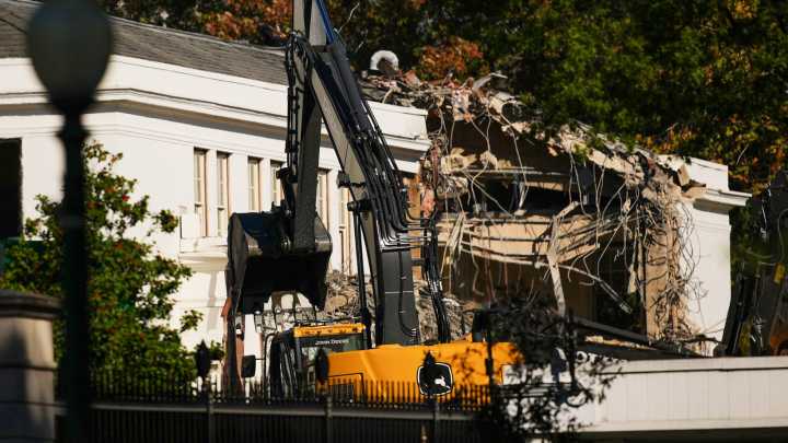 Trump Bulldozes White House, Turning It Into a ‘Branded Estate’