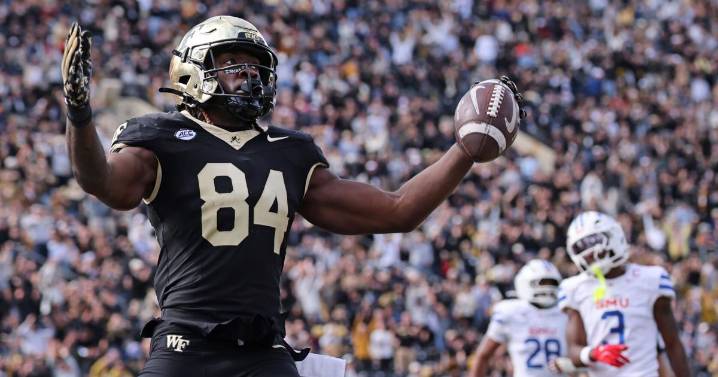 Calvert's 50-yard field on last play lifts Wake Forest past SMU 13