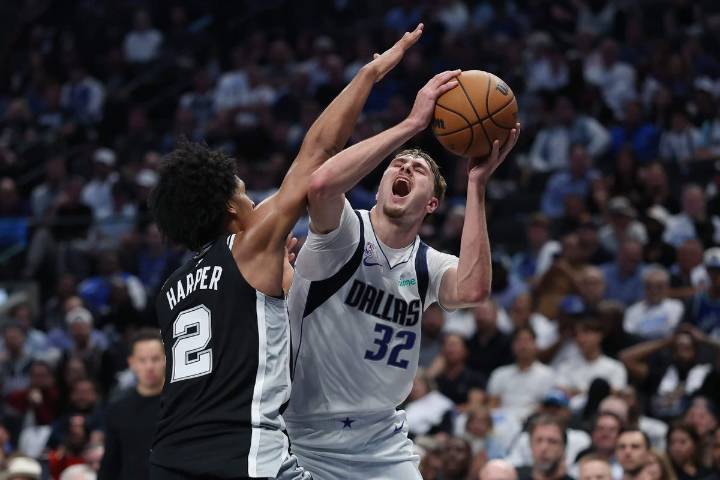 Cooper Flagg's debut (at guard!) falls flat as Mavericks struggle against Spurs