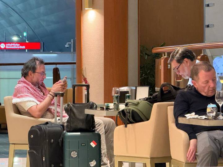 Captan a Fernández Noroña en un lujosa sala VIP en Dubái