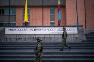 La izquierda colombiana critica la absolución a Álvaro Uribe: “Así se tapa la historia de la gobernanza paramilitar en Colombia”