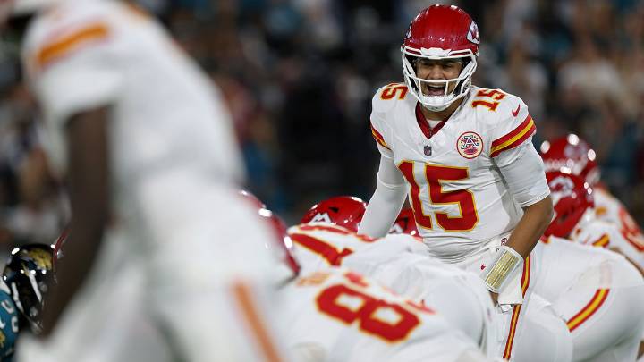 Chiefs force goal-line fumble, score TD in chaotic swing of momentum