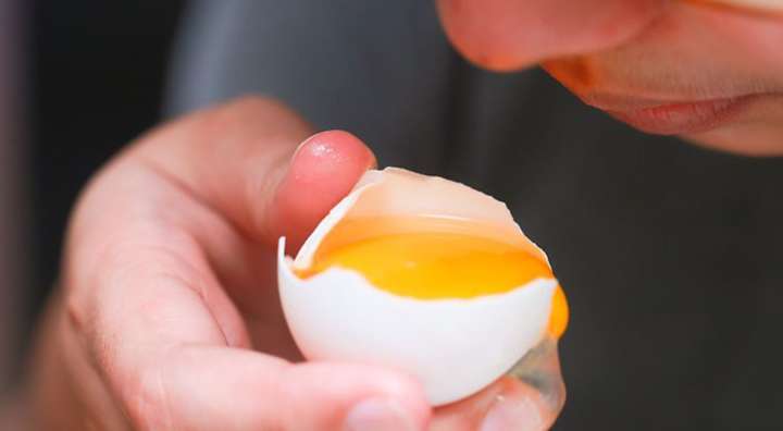 Retiran famosa marca de huevos de todos los supermercados por insólita razón: revisa si lo tienes