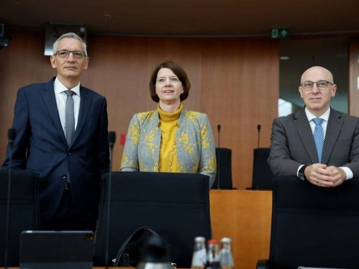 German spy chief warns Russia won't shy from military confrontation