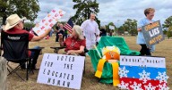 Rally held in Texarkana: No thrones. No crowns. No kings.