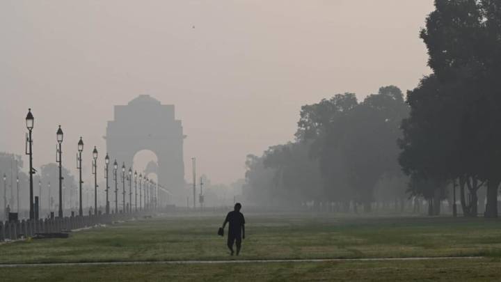 Delhi air turns toxic after Diwali, AQI at ‘severe’ on Tuesday