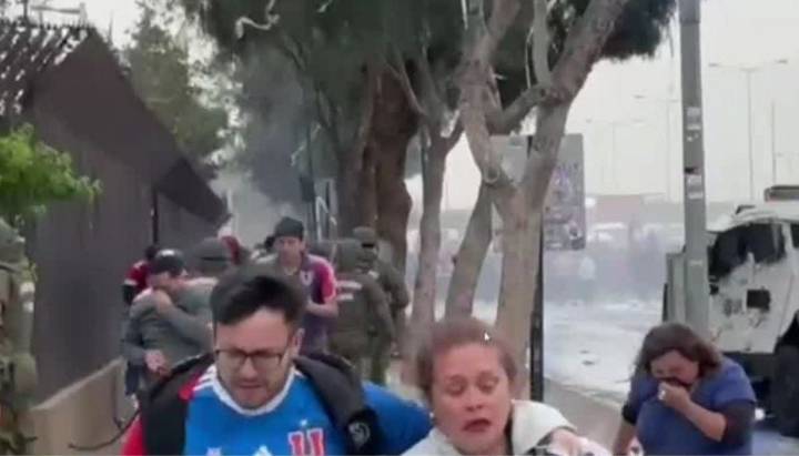 Se registraron lesionados: Violentos incidentes en "Hotelazo" de Universidad de Chile