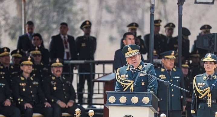 Óscar Arriola, nuevo jefe de la Policía, jura que limpiará a su institución