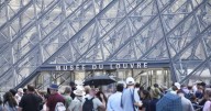 Robbery forces closure of France's Louvre Museum