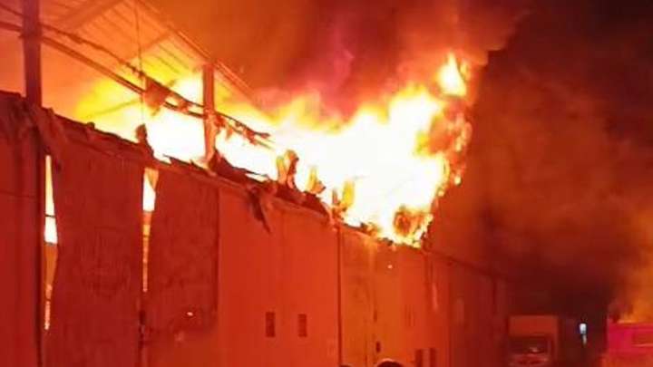 Vídeo | Incendio en empresa panificadora polígono Son Castelló
