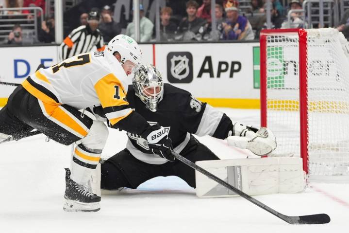 Short-handed Kings fall to Penguins, drop 2nd straight home game