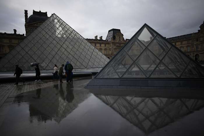 The Louvre invited a former thief for a podcast. He warned of a security breach
