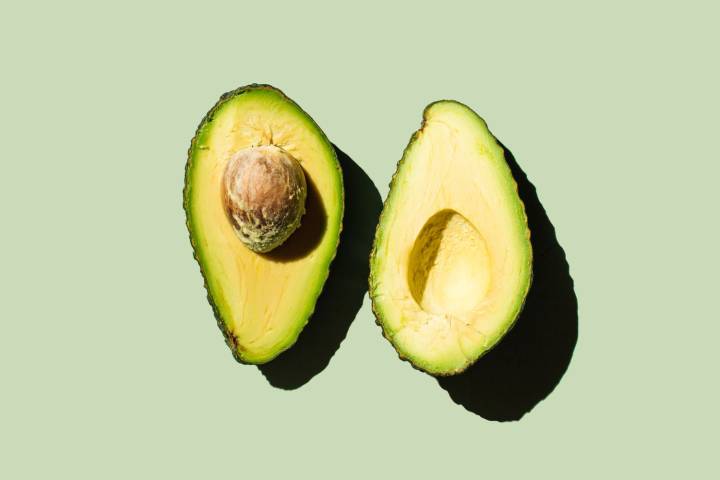 Foods and Supplements to Avoid Mixing with Avocados