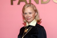 Adiós al rubio: Pamela Anderson sorprendió con un nuevo look