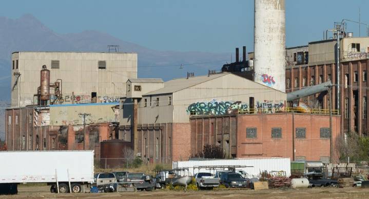 Man rescued after falling 2 stories at Sugarmill near Longmont