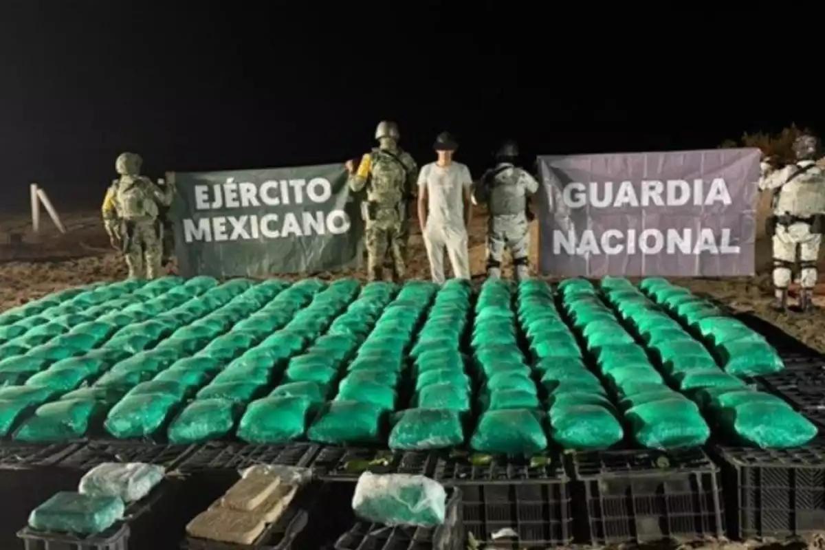 Ejército decomisa más de una tonelada de droga oculta entre cajas de chile en Sonora