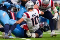 Jeffery Simmons injury: Titans star injured vs. Patriots, questionable to return