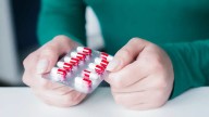 ¡Ojo! Invima lanzó alerta por suplementos promocionados como potenciadores sexuales: ¿cuáles son?
