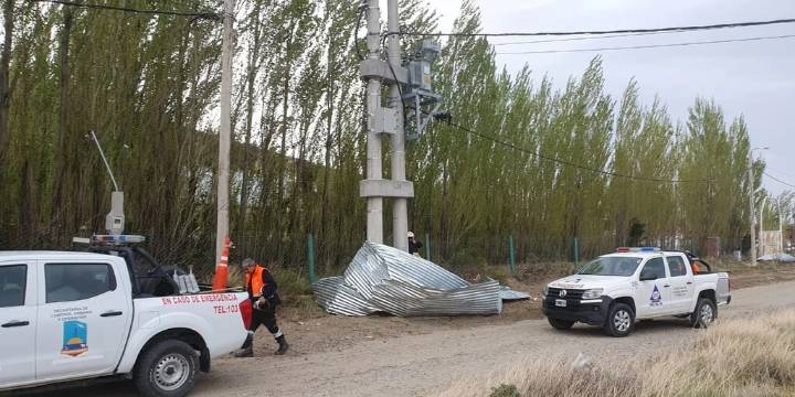Vientos de 120 km/h, destrozos y sin clases: cómo se vivió al fuerte temporal de viento en Comodoro Rivadavia