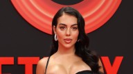 La gabardina de Georgina Rodríguez que confirma por qué es la chaqueta comodín de las que mejor visten en otoño