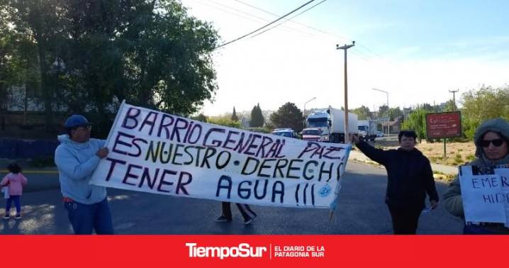Agua en Caleta Olivia Vecinos entre la toma de cargadores, reclamos y algunas respuestas que no alcanzan