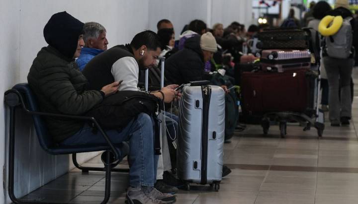 Aviso de bomba en Aeropuerto de Santiago: pasajeros fueron desembarcados