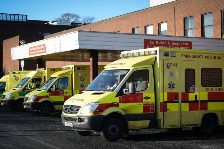 Mom of 3 Dies After Being Electrocuted While Holding Phone in Her Bathtub