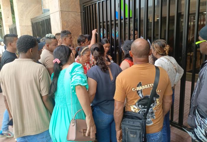 Largas filas en el Banco Agrario por cobro de indemnizaciones a víctimas