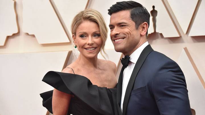 Kelly Ripa suggests 'airport divorce' after on