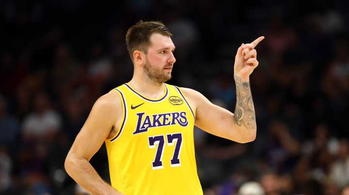 Live Updates: Knicks beat Celtics, Lakers dominates, prime Steph Curry, and more