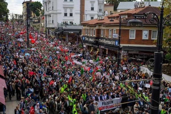 Marchan miles en Europa en apoyo a palestinos