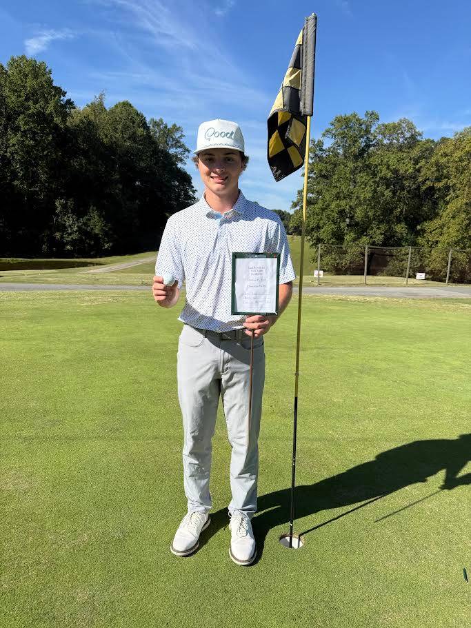 Local golf: Walker makes hole