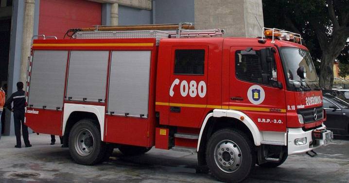 Evacuado un hombre de 28 años tras arder de madrugada la habitación de un hotel en Málaga