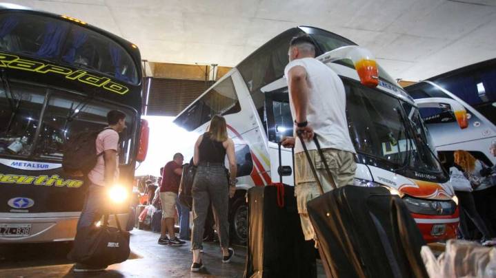 Fin de semana largo del 12 de octubre: cuánto le cuesta viajar a una familia