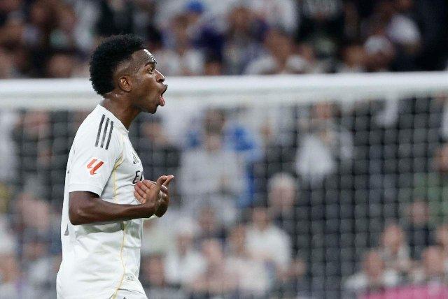 Vinicius Jr explota contra Xabi Alonso tras ser sustituido en El Clásico