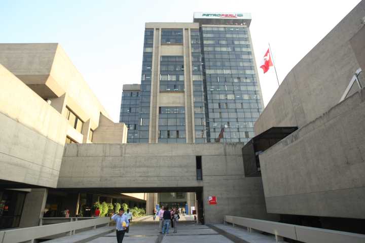 'Petrocambios' sin Dina de madrina