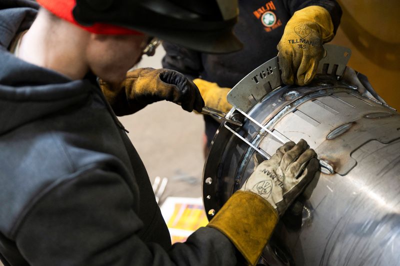 US manufacturing eyes recovery in September, orders contract