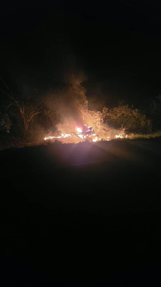 Dos personas fallecen tras volcamiento e incendio de vehículo en la autopista tramo Lobatera