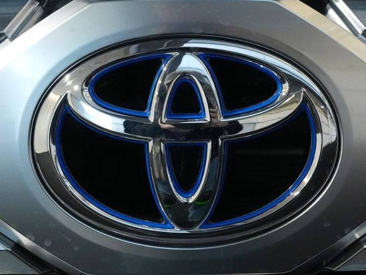 Toyota recalls Tundras, Sequoias due to malfunctioning rearview camera