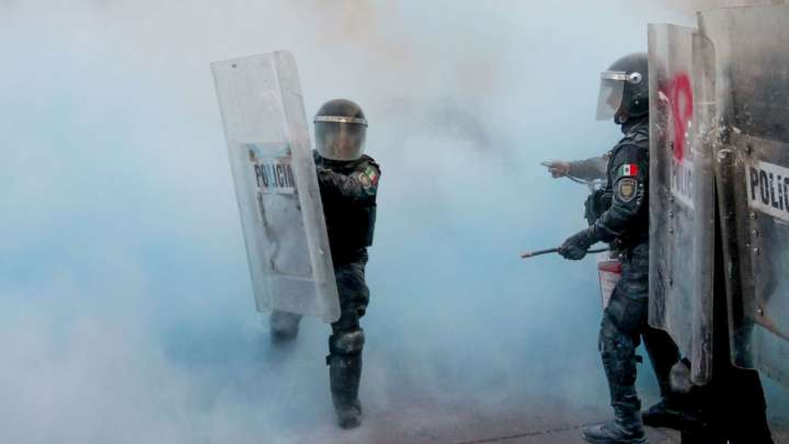 Marcha del 2 de Octubre en CDMX Deja a Un Policía Intubado y Otra con Lesiones por Petardo