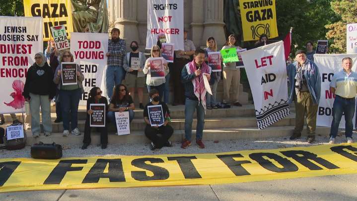 Rally for peace held at Indiana Statehouse