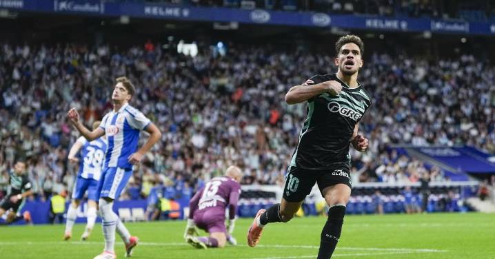 Pau López se venga del Espanyol