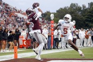 Deadspin | No. 22 Texas scores 24 unanswered in comeback win over Mississippi State