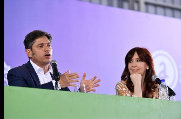 Axel Kicillof visitó a Cristina Kirchner en una muestra de unidad