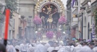 El Señor de los Milagros inicia su tercer recorrido procesional acompañado por miles de devotos en Lima
