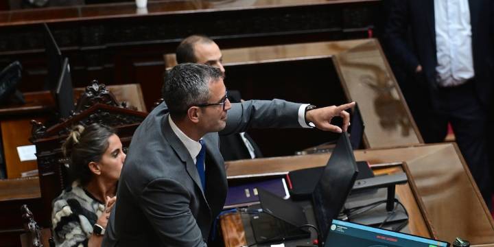 Diputados aprobó un proyecto que restringe el uso de los DNU pero hubo cambios y ahora deberá volver al Senado