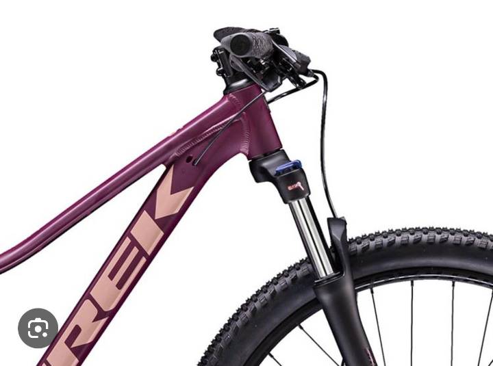 DELINCUENTE SUSTRAJO BICICLETA DESDE EL ACCESO AL CESFAM DE QUILLÓN.