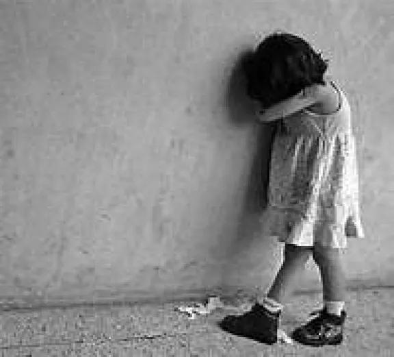 Polémico beneficio para un pediatra acusado de abusar de su sobrina y hacerle creer que era “normal”