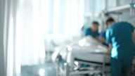 Joven de 15 años sufre explosión renal por olvido de médicos al no retirar tubos tras cirugía; esta es la historia